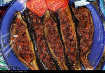 جشنواره می رشت خوشمزه غذا و گاری کباب رشتی در پیاده راه فرهنگی