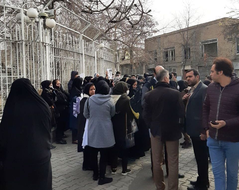 جمعی از پرستاران مشهدی پیگیر مطالباتشان شدند