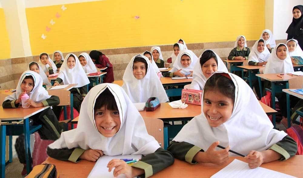 بازگشت به تحصیل 213 دانش‌آموز ابتدایی با حمایت نیکوکار تهرانی