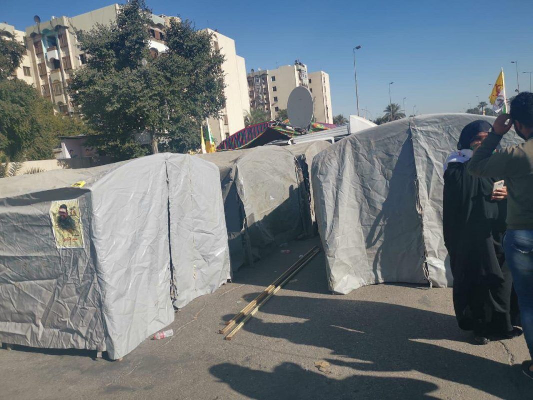 حضور زنان عراقی در دومین روز تحصن مقابل سفارت آمریکا 