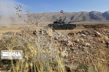 Army ground forces perform maneuver in south Iran