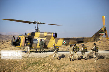 Army ground forces perform maneuver in south Iran