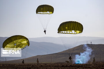 Army ground forces perform maneuver in south Iran