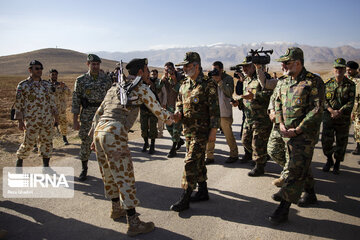 Army ground forces perform maneuver in south Iran