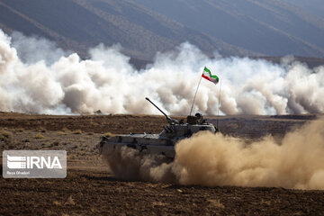 Army ground forces perform maneuver in south Iran