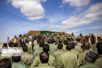 Army ground forces perform maneuver in south Iran