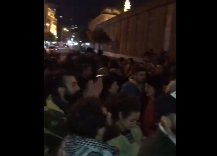ده‌ها جوان معترض بار دیگر در بیروت تجمع کردند