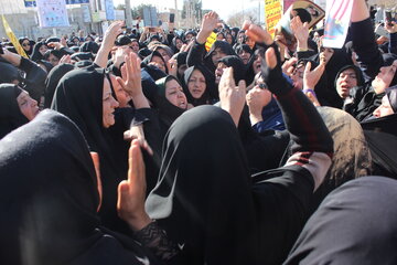 راهپیمایی مردم ایلام در محکومیت جنایت امریکا در به شهادت رساندن سردار سرافراز اسلام حاج قاسم سلیمانی