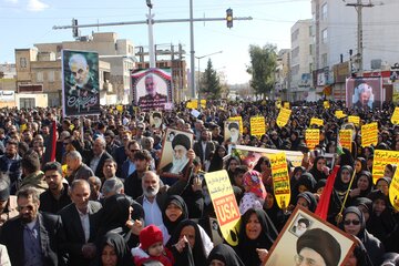 راهپیمایی مردم ایلام در محکومیت جنایت امریکا در به شهادت رساندن سردار سرافراز اسلام حاج قاسم سلیمانی