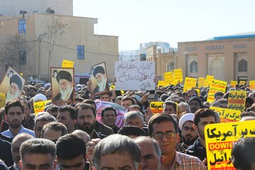 راهپیمایی مردم ایلام در محکومیت جنایت امریکا در به شهادت رساندن سردار سرافراز اسلام حاج قاسم سلیمانی