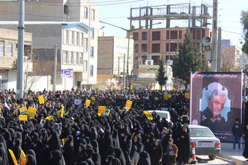 راهپیمایی مردم ایلام در محکومیت جنایت امریکا در به شهادت رساندن سردار سرافراز اسلام حاج قاسم سلیمانی