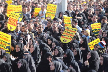 راهپیمایی مردم ایلام در محکومیت جنایت امریکا در به شهادت رساندن سردار سرافراز اسلام حاج قاسم سلیمانی