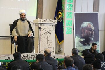 سردار سلیمانی مایه آبروی امت اسلامی است