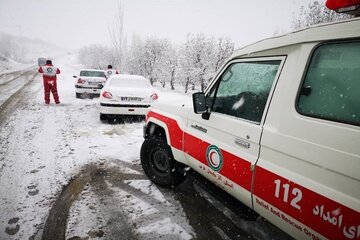 ۱۲ مسافر گرفتار در برف و کولاک جاده اشنویه نجات یافتند