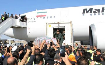 پیکر پاک و مطهر شهید سلیمانی به مشهد منتقل شد