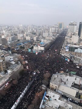 برآورد اولیه حکایتگر حضور افزون بر یک میلیون نفر در مراسم تشییع پیکر پاک شهدای مقاوت در مشهد است