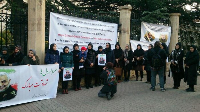 اعتراض ایرانیان مقیم گرجستان به اقدام تروریستی آمریکا اعتراض ایرانیان مقیم گرجستان به اقدام تروریستی آمریکا