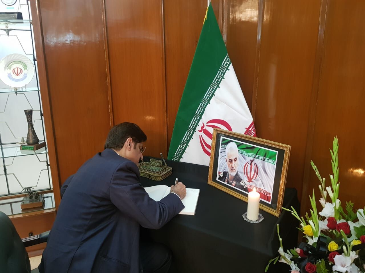 Iran opens condolence book for General Soleimani in Pakistan