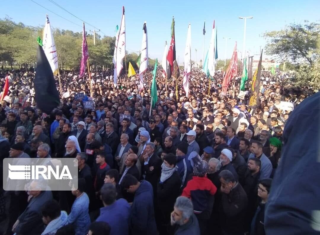 مردم آبادان و خرمشهر در استقبال از پیکر شهید ابومهدی المهندس سنگ تمام گذاشتند