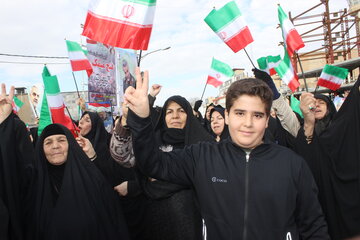 عشق به کهنه سرباز وطن پیر و جوان نمی شناسد