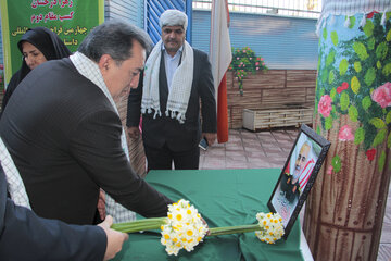 آیین رونمایی از تابلو اولین مدرسه نامگذاری شده در استان فارس بنام شهید قاسم سلیمانی