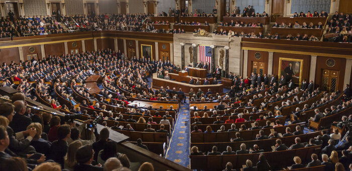 کنگره آمریکا بودجه بیش از ۸ میلیارد دلاری برای مبارزه با کرونا تصویب کرد