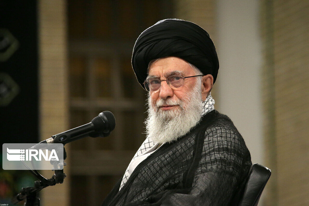 Supreme Leader receives thousands of Qom people