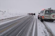 امدادرسانی به ۸۰ دستگاه خودرو گرفتار در برف و کولاک محورهای نقده 