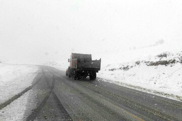 تردد در جاده‌های کردستان با زنجیر چرخ امکانپذیر است