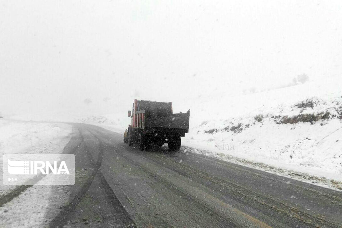 تردد در جاده‌های کردستان با زنجیر چرخ امکانپذیر است