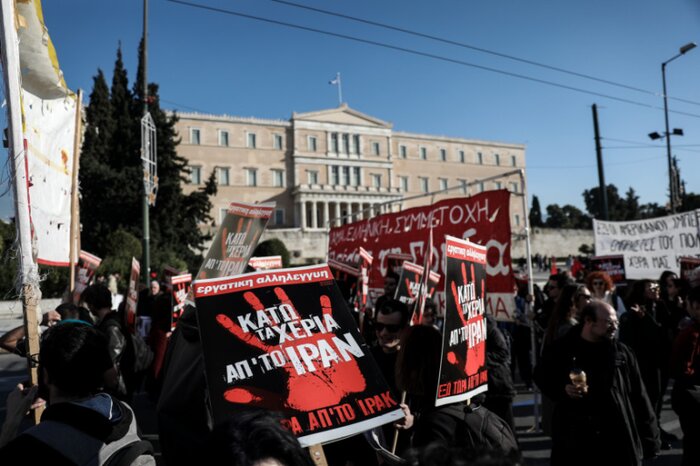 یونانی‌ها ترامپ را بزرگ‌ترین تروریست جهان خواندند