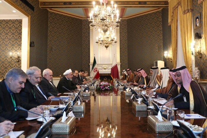 روحانی: قطر می‌تواند مرکزی برای توسعه روابط اقتصادی دو کشور باشد