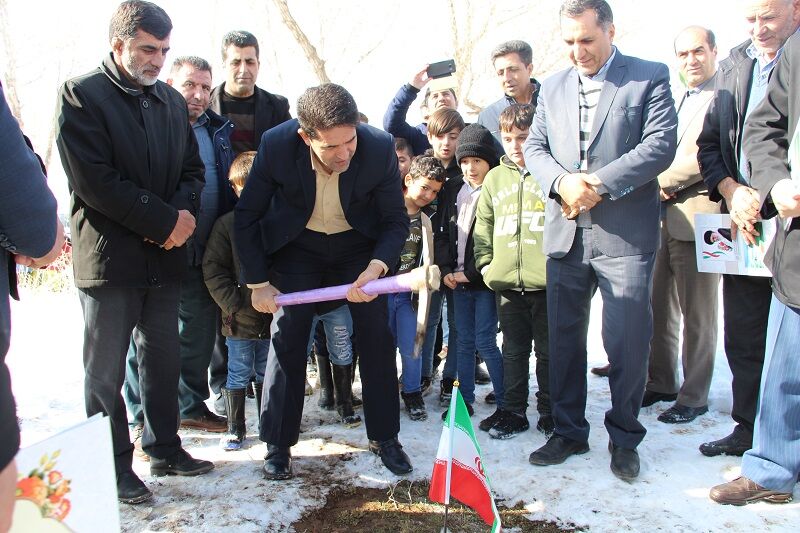 عملیات احداث مدرسه ۴ کلاسه روستای «زرشوران» تکاب آغاز شد