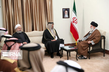 Supreme Leader meets Emir of Qatar in Tehran