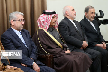 Supreme Leader meets Emir of Qatar in Tehran