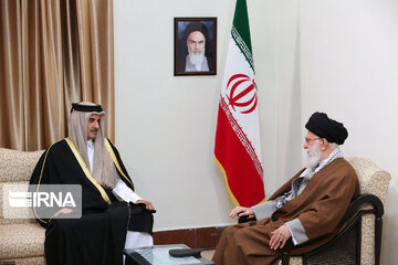 Supreme Leader meets Emir of Qatar in Tehran