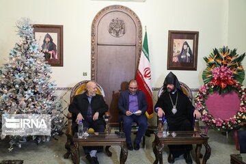 Mweeting of Isfahan Governor and the Bishop of the Armenians of Isfahan