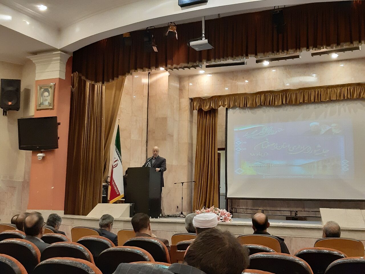 استاندار اصفهان: دولت و ملت، انسجام خود را حفظ کنند استاندار اصفهان: دولت و ملت، انسجام خود را حفظ کنند