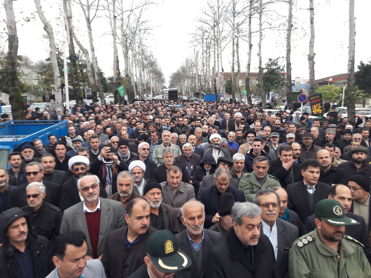 مردم لاهیجان در حمایت از اقتدار نظام در برابرآمریکا راهپیمایی کردند