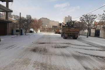 برف‌روبی معابر شهری مهاباد