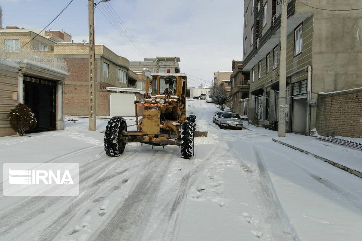 ۱۴۰ دستگاه ماشین‌آلات شهرداری زنجان در شرایط برفی خدمات رسانی می‌کند