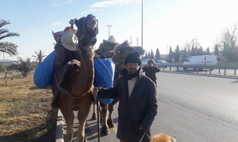 Iranian tourist arrives in Ganjah of Azerbaijan on camel