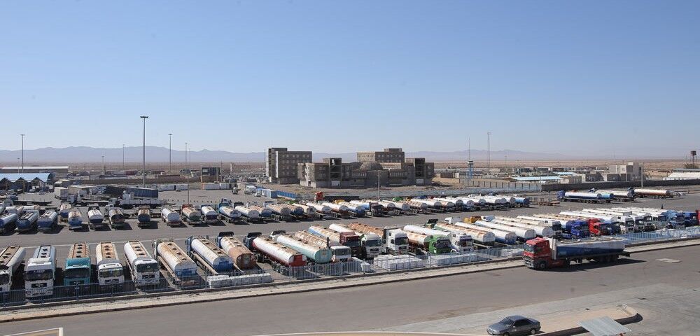 هزار کامیون در مرز دوغارون منتظر ورود به افغانستان هستند