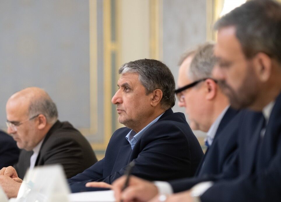 Зеленскому передали письмо от президента Ирана Зеленскому передали письмо от президента Ирана