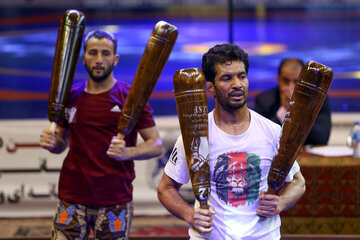 Iran: le 3e tournoi international du Varzesh-e Pahlavani (Zourkhaneï) à Bojnurd