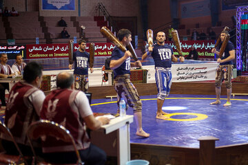 Iran: le 3e tournoi international du Varzesh-e Pahlavani (Zourkhaneï) à Bojnurd