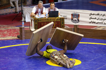 Iran: le 3e tournoi international du Varzesh-e Pahlavani (Zourkhaneï) à Bojnurd