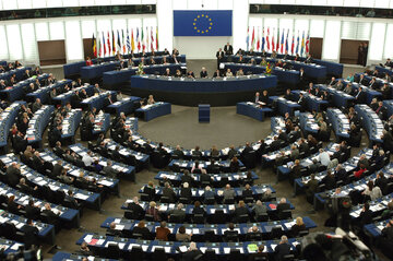انتقاد پارلمان اروپا از خودخواهی آلمان و فرانسه در مواجهه با کرونا