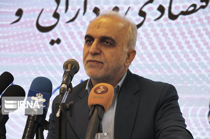 Minister says foreign investment in Iran increases by 32%