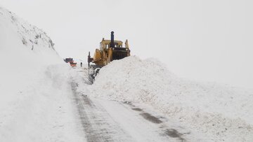 برف راه ارتباطی ۳۰ روستای کردستان را مسدود کرد